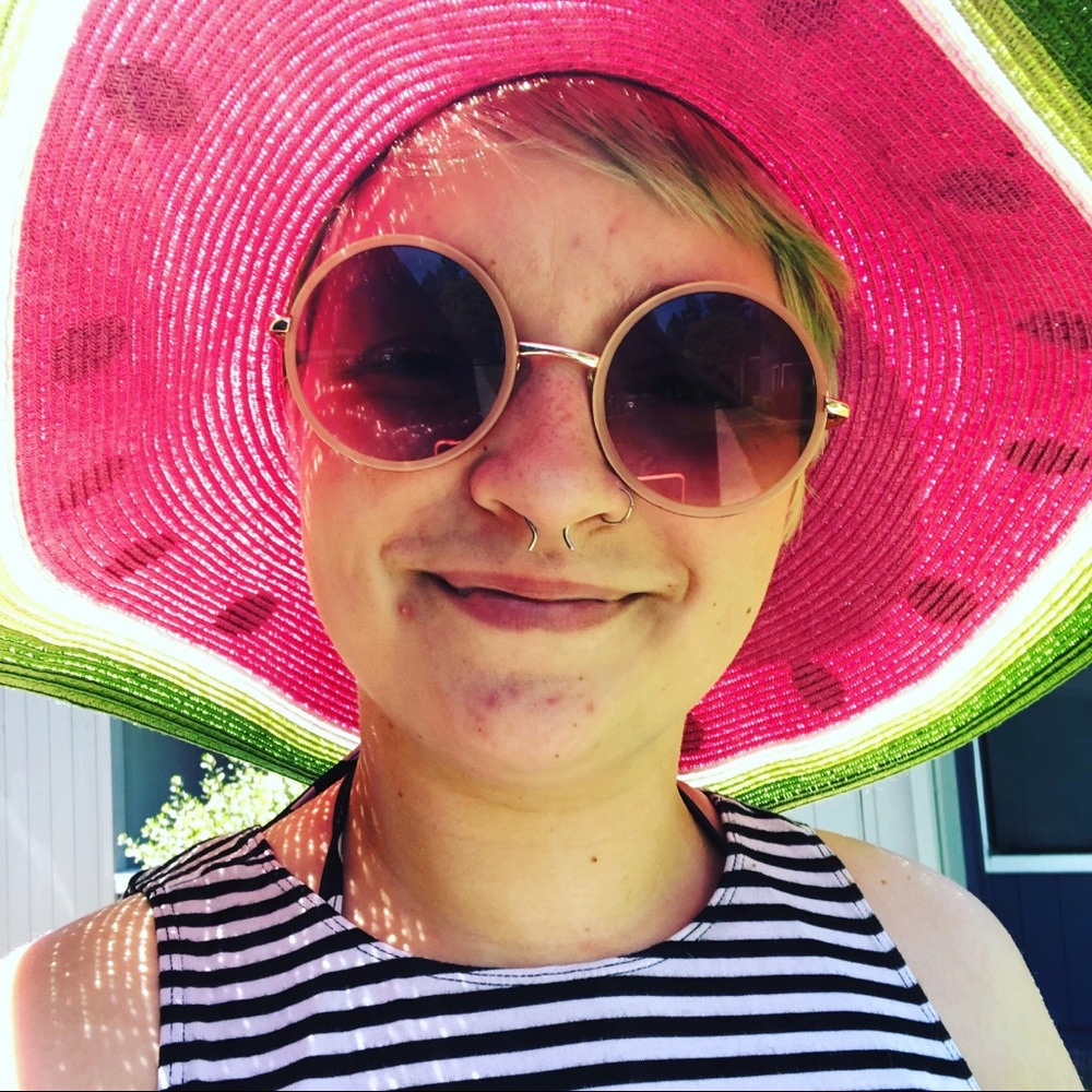 💛 Meet your posher! 💛